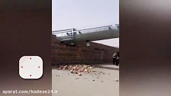 فیلم هولناک از واژگونی دکل مخابرات در زاهدان فیلم هولناک از واژگونی دکل مخابرات در زاهدان