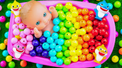 سرگرمی کودک مخلوط کردن آب نبات...