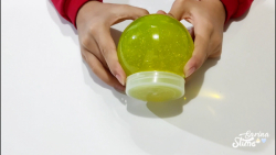 بازی با اسلایم لامپی شفاف