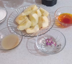 نوشیدنی طبیعی با سیب درختی و ط...