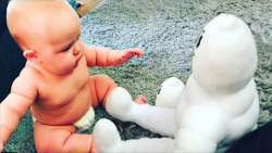 کلیپ طنز کودکان در حال بازی با...