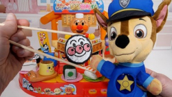 بازی با اسباب بازی سگ های نگهب...