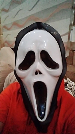 تجربه خرید ماسک مدل Scary Movie