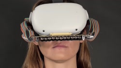 ارسال فیدبک لمسی به دهان کاربر...