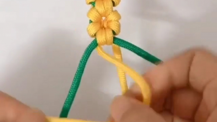 Цветочки из резинок для плетения. Как плести браслет из цветов. Резинки для плетения. Фигурки из резинок для плетения для начинающих пошагово. Браслеты из резинок схемы.