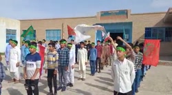 بازخوانی سرود سلام فرمانده توسط دانش آموزان دبیرستان شهدای گمنام شهرستان هیرمند