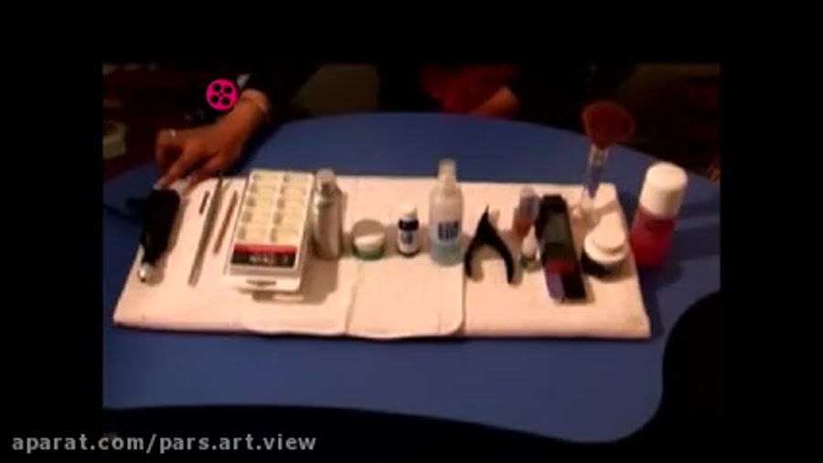 آموزش کاشت ناخن