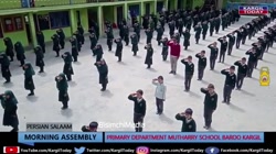 اجرای سرود سلام فرمانده در مدرسه&zwnj;ای در شهر کارگیل واقع در جامو و کشمیر