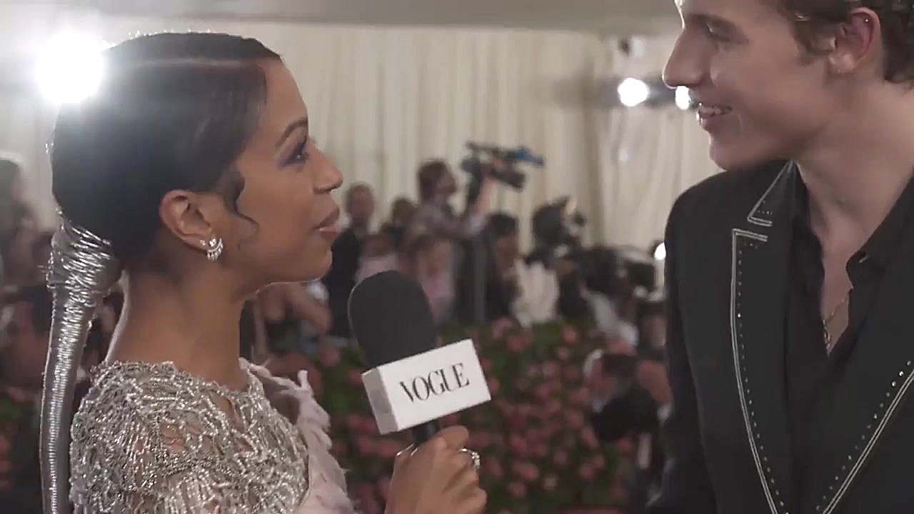 شان مندز در مت گالا 2019 (shawn mendes at Met gala 2019) زمان84ثانیه