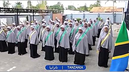 فیلم | همخوانی "سلام فرمانده" در تانزانیا زمان170ثانیه