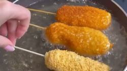 کورن داگ خوشمزه  دیگه از بیرون...