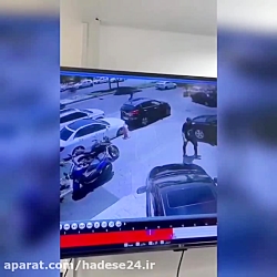 لحظه سرقت گردنبند از پیشکسوت پرسپولیس در سعادت آباد فیلم لحظه سرقت گردنبند از پیشکسوت پرسپولیس در سعادت آباد فیلم