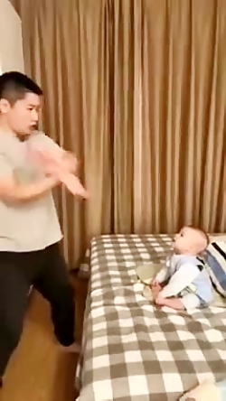 این پسر اگه بزرگ بشه حتما یه ب...