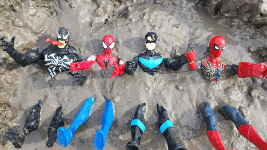 شکار اسباب بازی های ابر قهرمان...