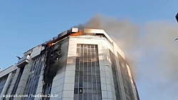 فیلم آتش سوزی یک هتل در مشهد/ نجات ۱۰۰ مسافر در میان دود و آتش فیلم آتش سوزی یک هتل در مشهد/ نجات ۱۰۰ مسافر در میان دود و آتش