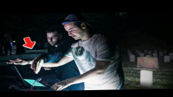 آریا کوکسر ( شب وسط قبرستون گی...