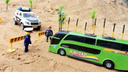 بازی با اسباب بازی ماشین بازی...