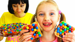 پولینا نان آب نبات درست می کند...