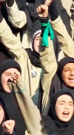 ببینید | اشک های دختر شهید «جمیل فقیه» حین اجرای سرود سلام فرمانده ببینید | اشک های دختر شهید «جمیل فقیه» حین اجرای سرود سلام فرمانده