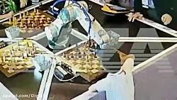 حمله بازوی رباتیک شطرنج باز به...