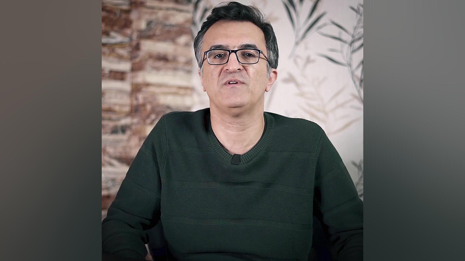لبخند لثه ای چیست؟کامپوزیت دندان،لمینت دندان،دامون امینی،البرز،کرج دستگاه آنالیز اگزوزوم