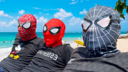 مرد عنکبوتی و دوستان و یک روز...