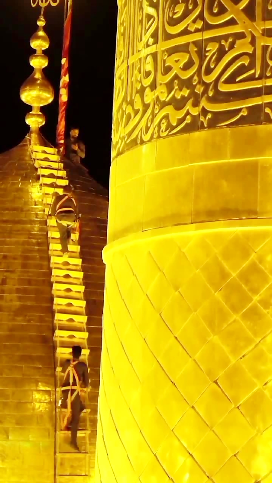 ویدیو لحظه تعویض پرچم امام حسین و تمیز کردن گنبد ایشان ویدیو لحظه تعویض پرچم امام حسین و تمیز کردن گنبد ایشان