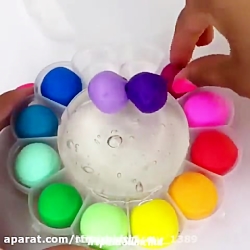 بازی با اسلایم شفاف/رنگ امیزی اسلایم شفاف با خمیر کلی