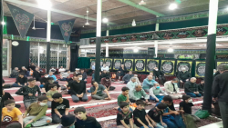 مراسم پرچم گردانی پرچم متبرک شده به ضریح امام علی و امام حسین(ع) در مسجد نیک عهد مراسم پرچم گردانی پرچم متبرک شده به ضریح امام علی و امام حسین(ع) در مسجد نیک عهد