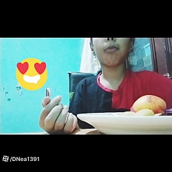 اسمر مونبانگ فود میوه همراه با دنیا خیلی شلیلش ترش بود اسمر مونبانگ فود میوه همراه با دنیا خیلی شلیلش ترش بود