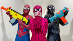 نجات مرد عنکبوتی صورتی از دست...