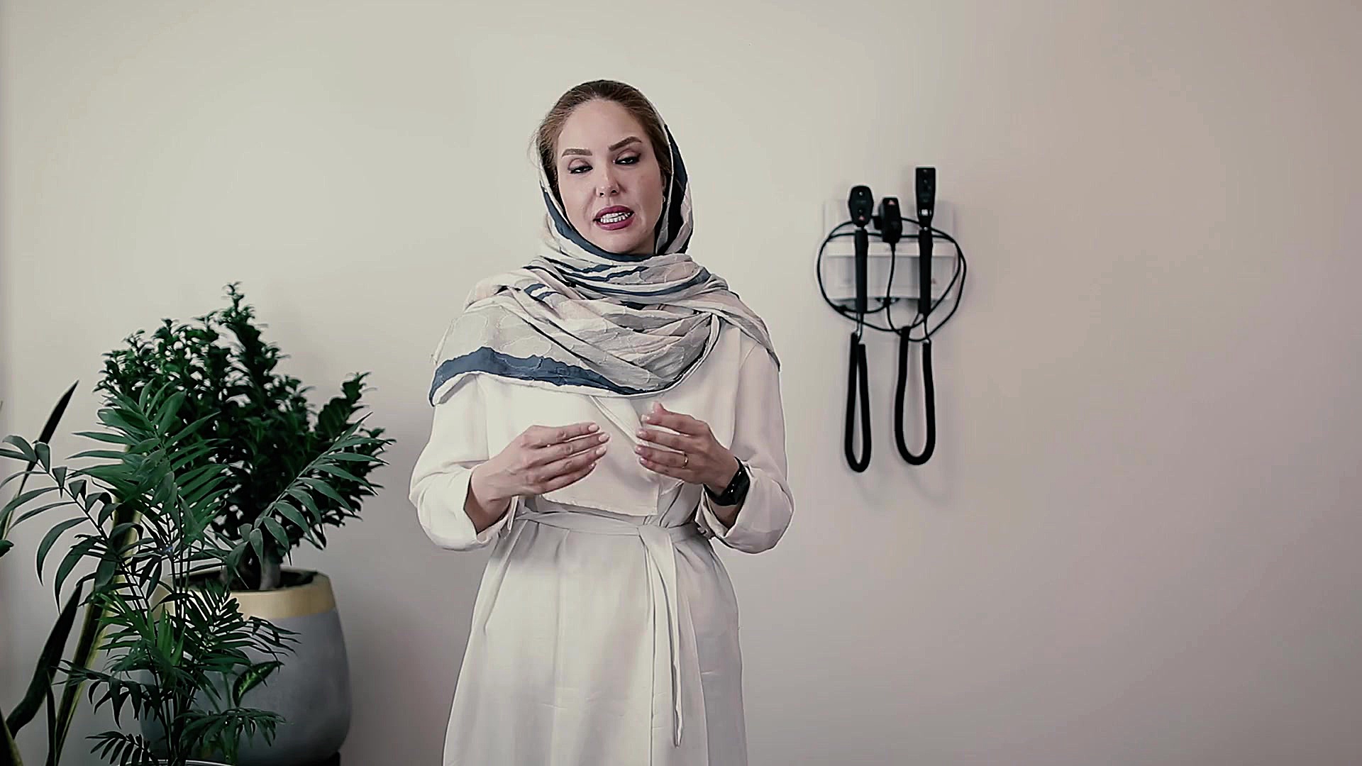 چرا برخی از چشم پزشکان عینکی هستند؟ دکتر لیلا غیاثیان