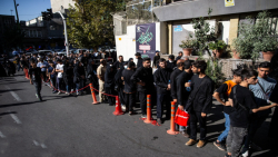 صف عجیب گذرنامه در خیابان مطهر...