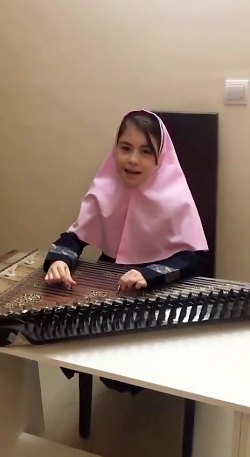 نواختن اهنگ شاپرک حلزون