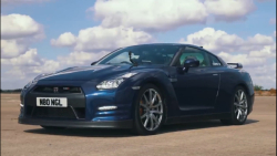 درگ نیسان GT-R تیون شده هزار اسب بخار با فراری SF90