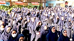 بدرقه دانش آموزان به کلاس درس...