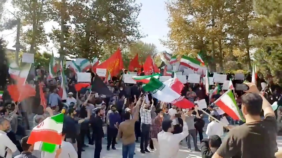 فیلم دیگری از تجمع امروز دانشجویان در دانشگاه فردوسی مشهد زمان116ثانیه