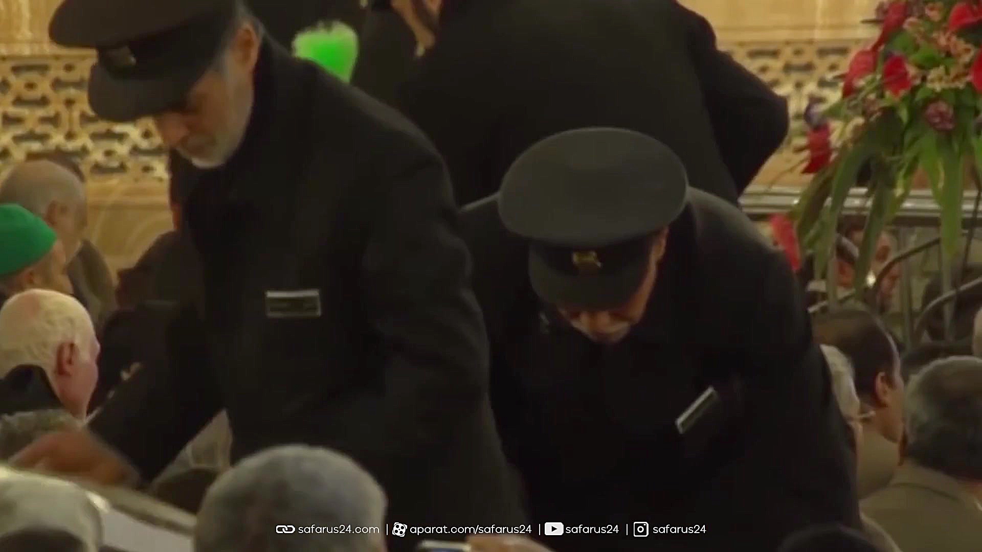 پوستر کوچک