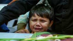 اشک های دردناک فرزند کوچک «سلمان امیراحمدی» شهید اغتشاشات اشک های دردناک فرزند کوچک «سلمان امیراحمدی» شهید اغتشاشات