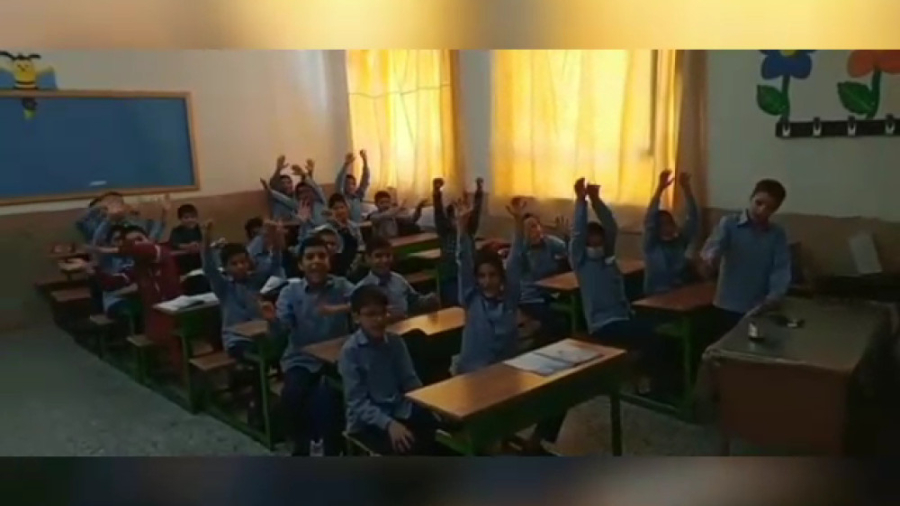 تدریس شعر ای مادر عزیز توسط امیر سجاد یوسفی از ششم شهریار با همراهی دوستان