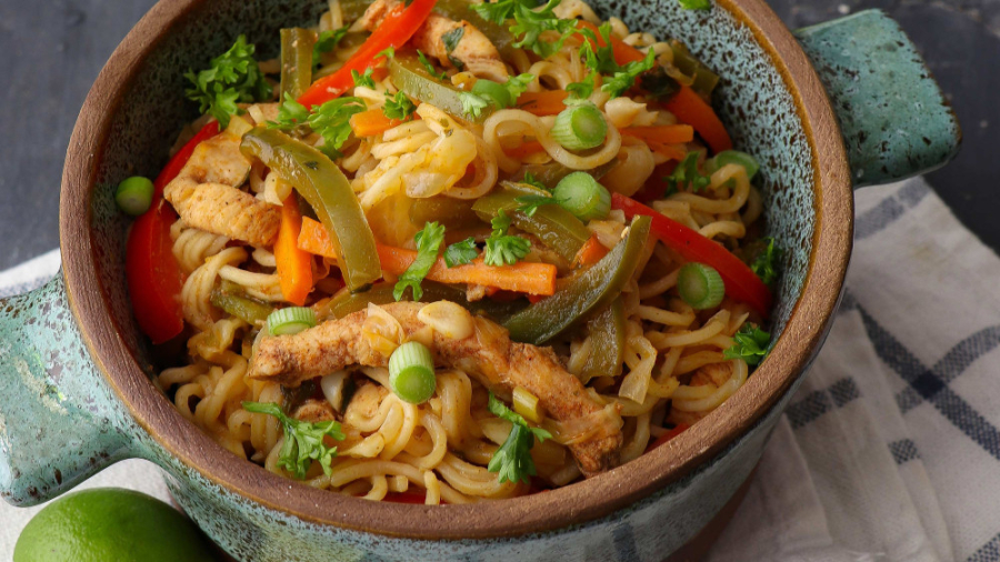 سر آشپز/ نودل مرغ و سبزیجات