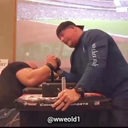 کشتی کج اندر تیکر با آدم عادی...