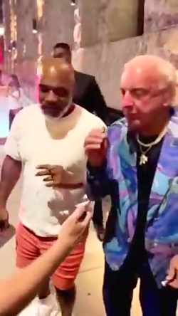 سیگار کشیدن مایک تایسون و ریک&...