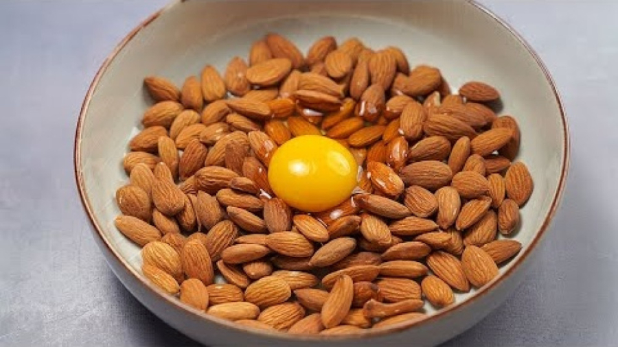 آموزش شیرینی خوشمزه با بادام و تخم مرغ