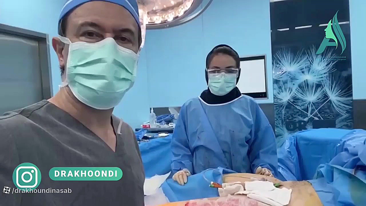 جراحی فالوپلاستی از ساعد جهت بازسازی همزمان آلت تناسلی و جا به جایی مسیر ادرار دکتر محمدرضا آخوندی نسب-فوق تخصص جراحی پلاستیک