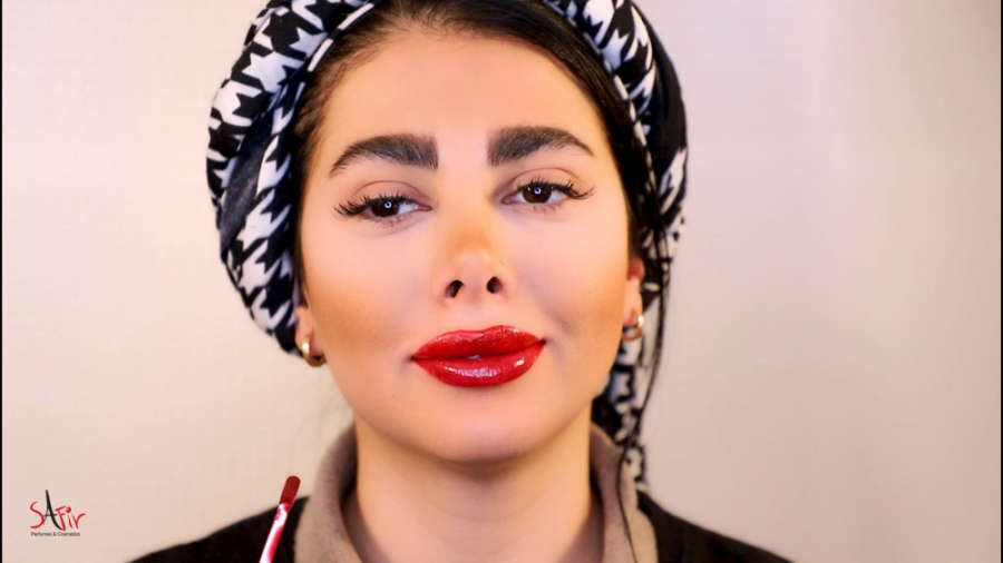 تفاوت استفاده از رژلب جامد و مایع