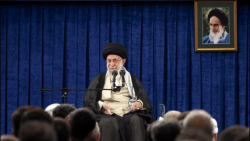 بیانات رهبر انقلاب در دیدار مردم اصفهان بیانات رهبر انقلاب در دیدار مردم اصفهان