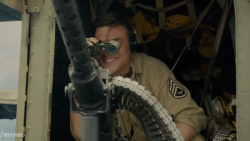 فیلم جنگی «شکست ناپذیر&r...