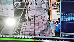 فیلم حمله وحشتناک سگ ولگرد به یک کودک در نصیرشهر فیلم حمله وحشتناک سگ ولگرد به یک کودک در نصیرشهر