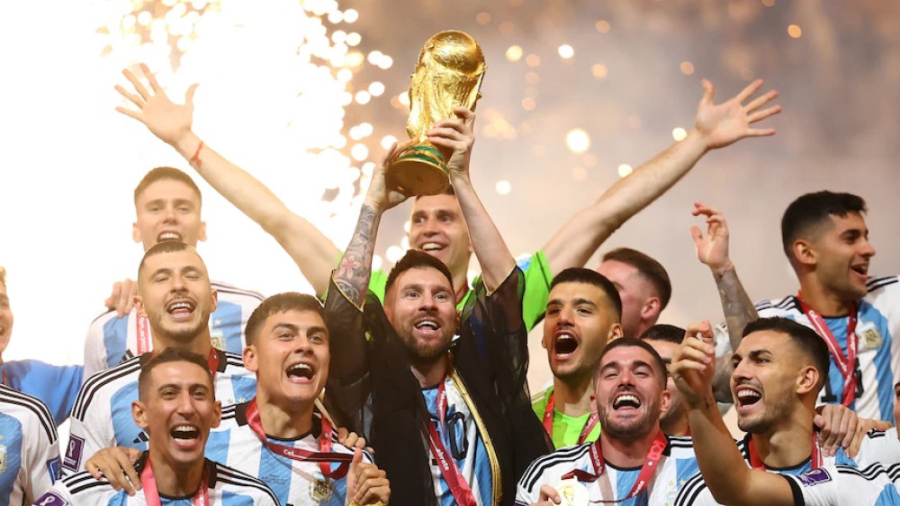 جشن قهرمانی آرژانتین اهدای جام قهرمانی به مسی جام جهانی ۲۰۲۲ قطر زمان228ثانیه